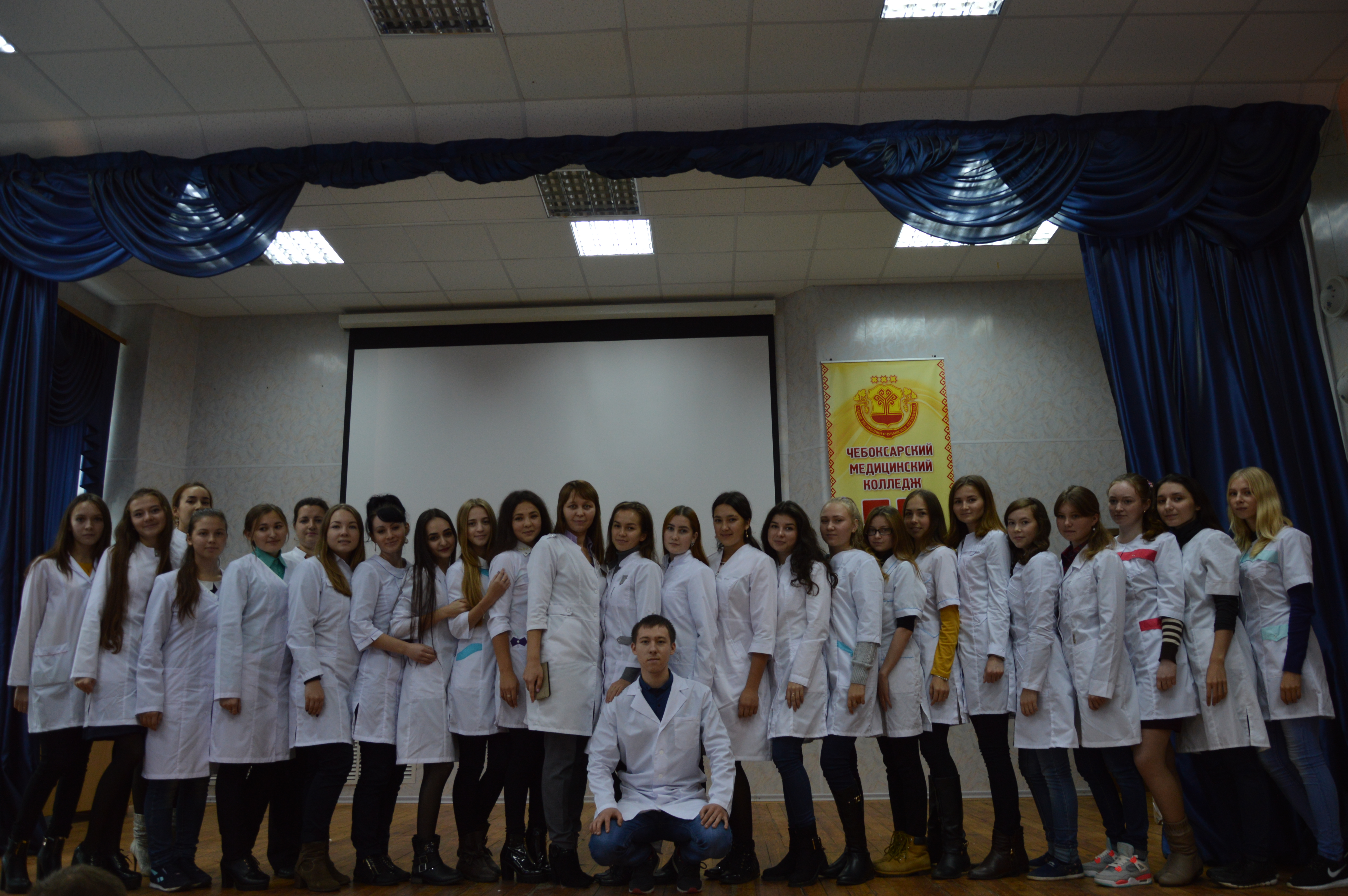 Первокурсники Чебоксарского медколледжа надели белые халаты. 