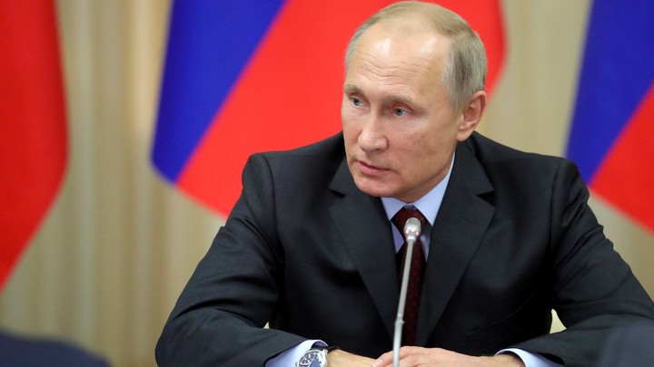 Президент Путин предложил меры по смягчению пенсионной реформы.