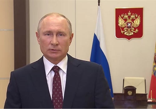 Путин снова поручил прокуратуре контролировать выплаты медикам.