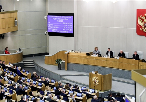В Госдуме поддержали предложение профсоюзов об индексации зарплат и пенсий.