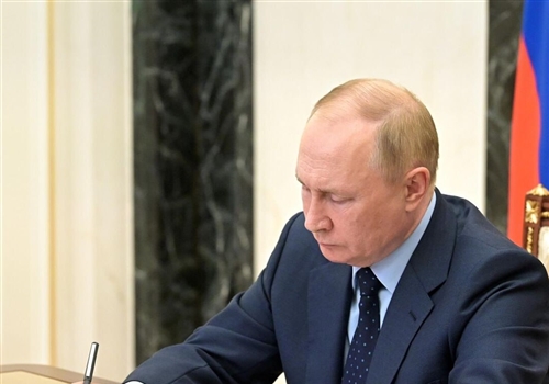 Путин подписал Закон о повышении МРОТ на 18,5 %.