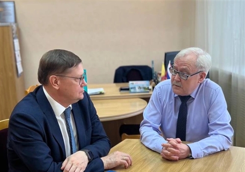 Анатолий Домников встретился с зампредом Чувашских профсоюзов.
