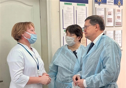 Анатолий Домников оценил вклад Профсоюза в медицину Чувашии.