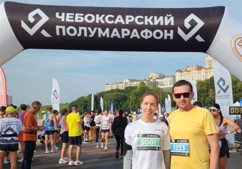 Команда Республиканской клинической офтальмологической больницы приняла участие в забеге «Чебоксарский полумарафон 2025». 