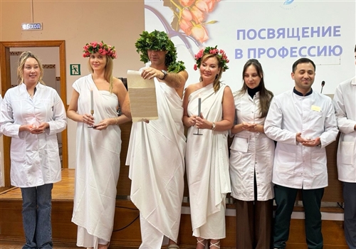 В Городской клинической больнице №1 прошло торжественное посвящение молодых специалистов в профессию.