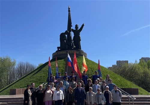  Профсоюзы Чувашии почтили память героев Великой Победы.